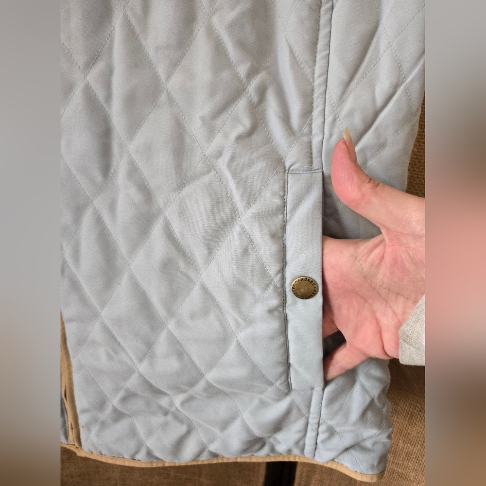Women's Reversable Ralph Lauren Beige/Light Blue Quilted Vest Medium to Large - Picture 8 of 10